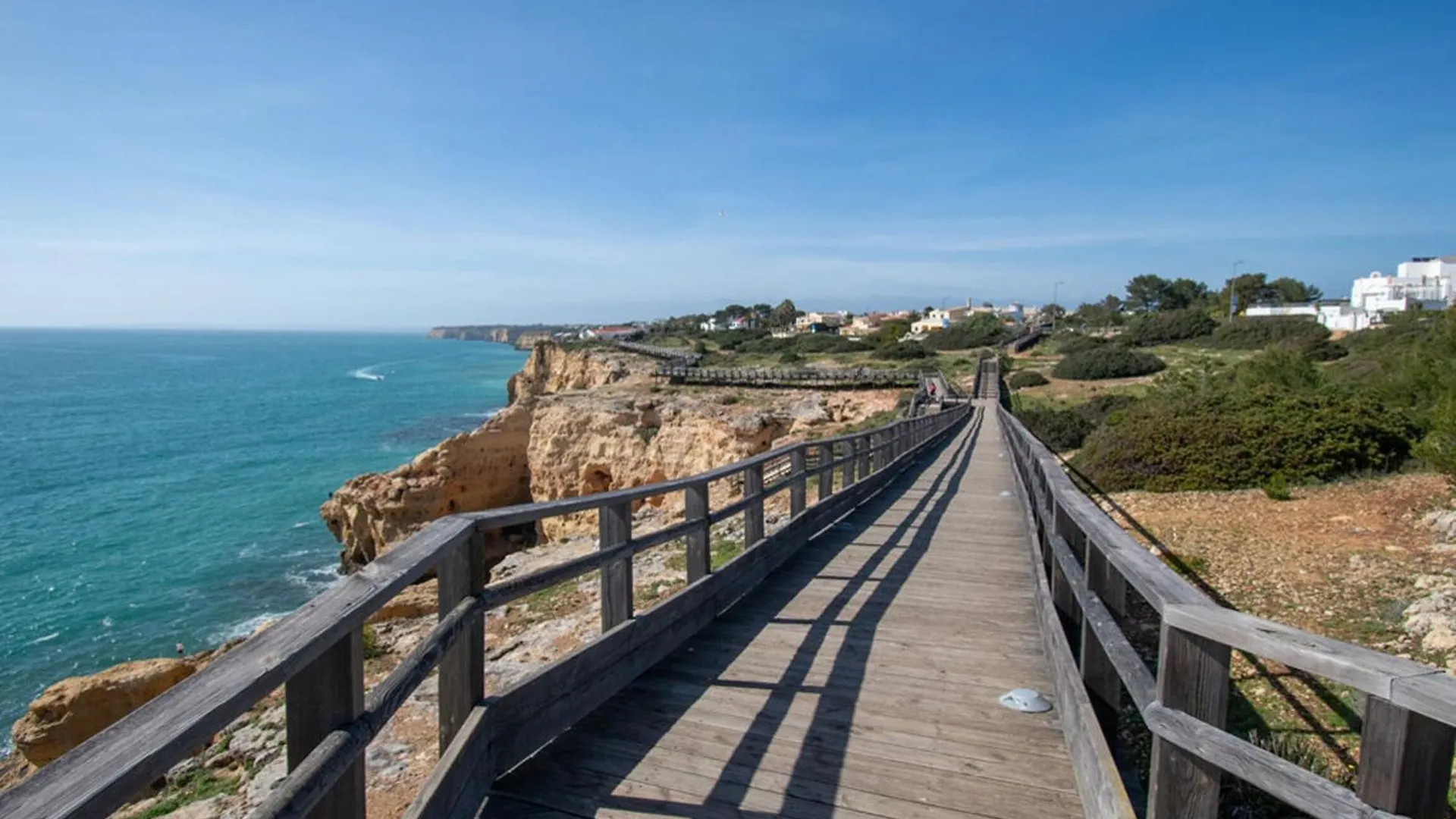 6 Centeanes - Clifftop Apartment, Sea Views And St Carvoeiro