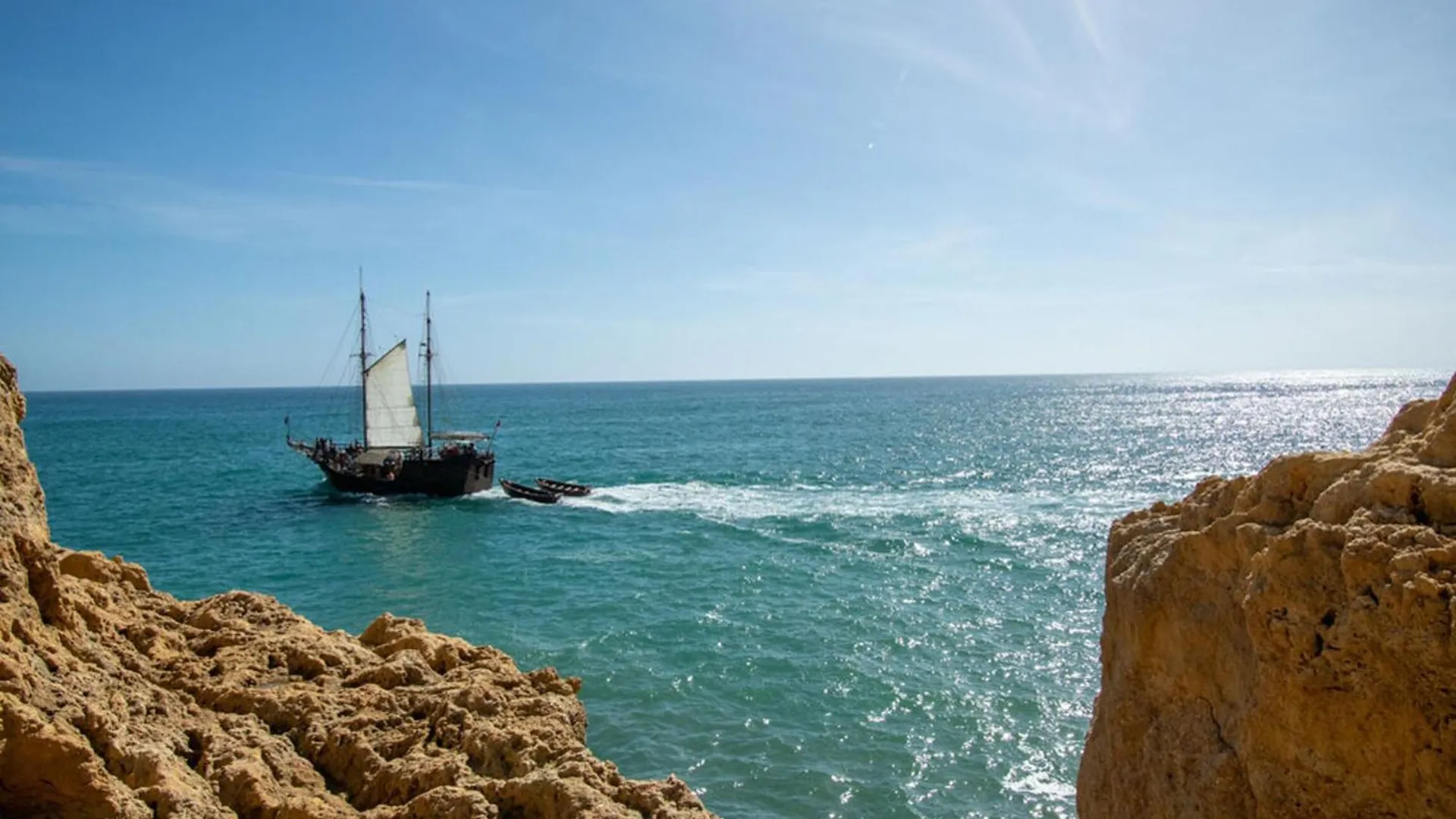 Apartment 6 Centeanes - Clifftop Apartment, Sea Views And St Carvoeiro