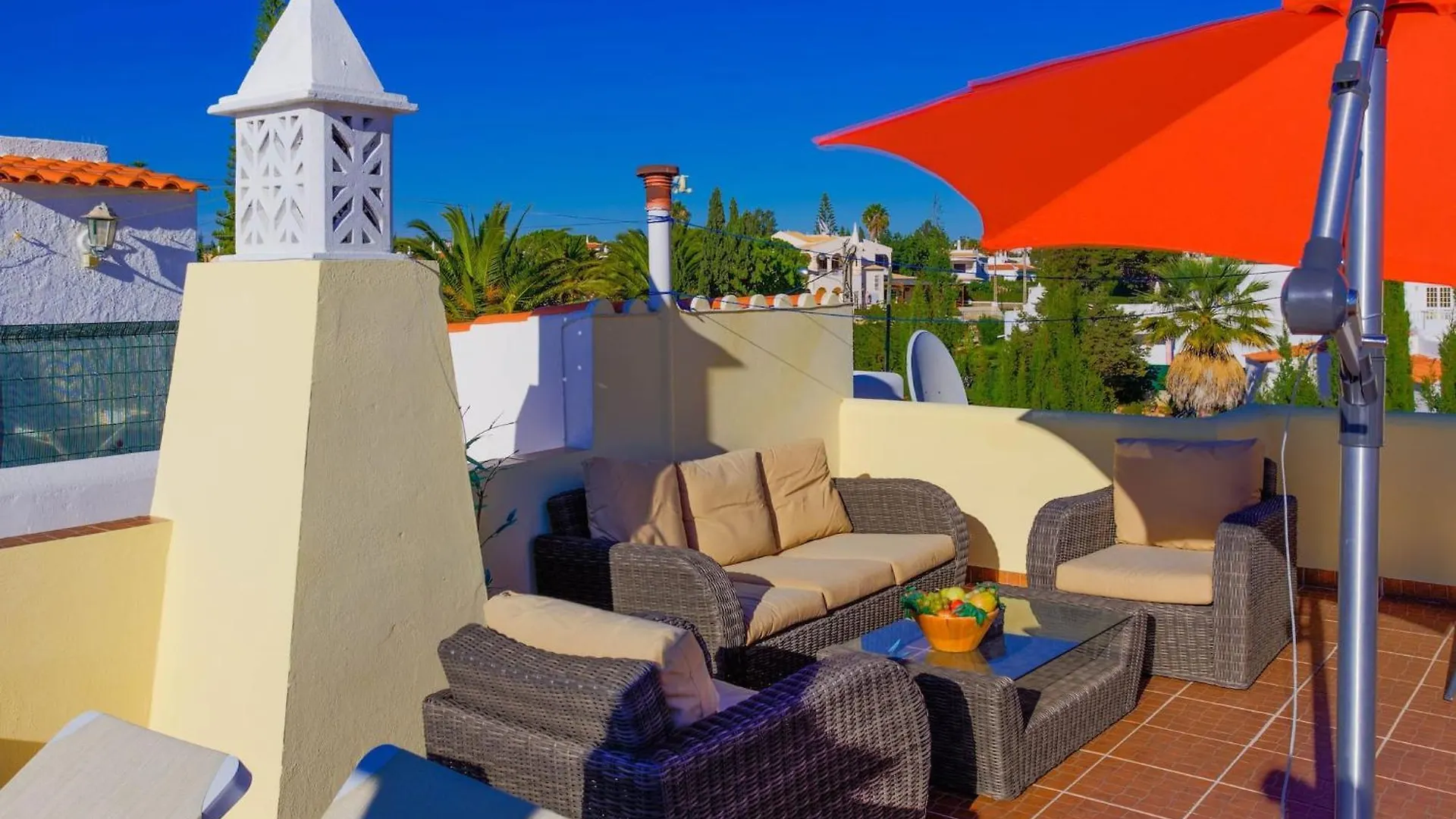 Apartment 6 Centeanes - Clifftop Apartment, Sea Views And St Carvoeiro  Portugal